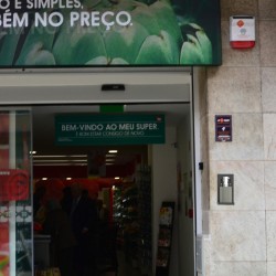 Dispensador de Álcool-gel para Parede Dispensador de Álcool-gel para Parede